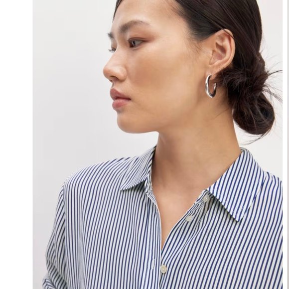 Everlane | The Washable Clean Silk Relaxed Shirt in Blue/White - Picture 2 of 8